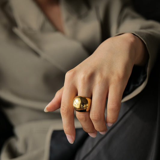 Alfraye - Elegant Golden Spherical Ring